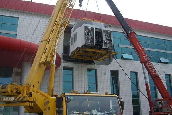 北京起重吊裝設(shè)備搬運(yùn)大興亦莊發(fā)電機(jī)組電機(jī)卸車搬運(yùn)